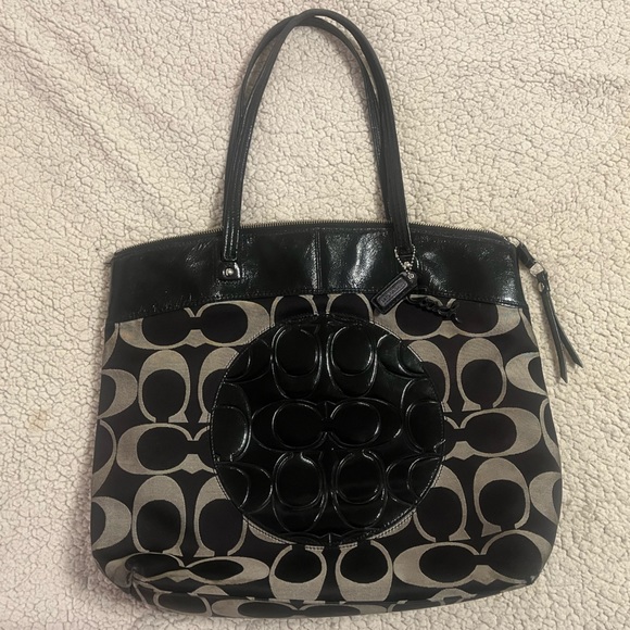 SOLD❤️ COACH Laura Signature Logo Zip Tote Bag Patent Leather w/ Charm Black - Picture 2 of 13